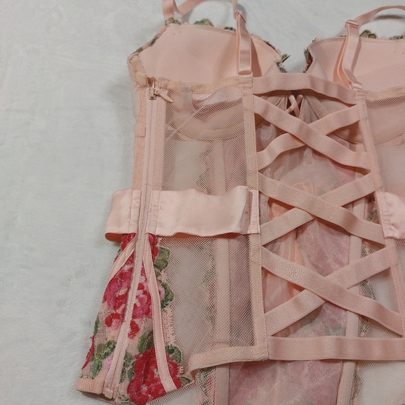 VICTORIA’S SECRET WOMEN'S FLORAL PINK CORSET SIZE 36B - Picture 6 of 8